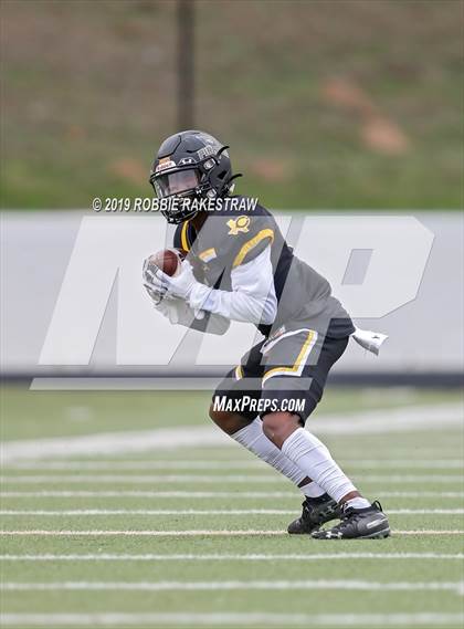 Thumbnail 1 in Carthage vs. Crandall (UIL 4A Division I Region III Regional Playoff) photogallery.