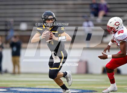 Thumbnail 1 in Carthage vs. Crandall (UIL 4A Division I Region III Regional Playoff) photogallery.