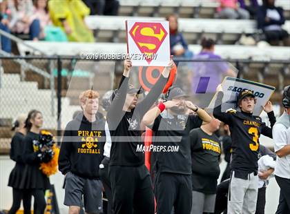 Thumbnail 3 in Carthage vs. Crandall (UIL 4A Division I Region III Regional Playoff) photogallery.