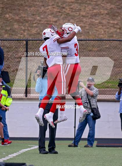 Thumbnail 1 in Carthage vs. Crandall (UIL 4A Division I Region III Regional Playoff) photogallery.