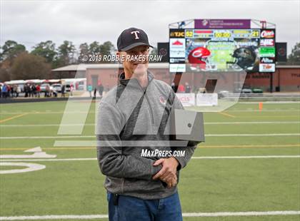 Thumbnail 2 in Carthage vs. Crandall (UIL 4A Division I Region III Regional Playoff) photogallery.