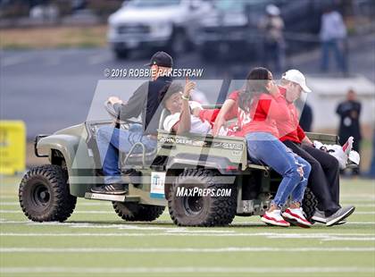Thumbnail 3 in Carthage vs. Crandall (UIL 4A Division I Region III Regional Playoff) photogallery.