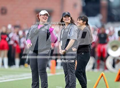 Thumbnail 3 in Carthage vs. Crandall (UIL 4A Division I Region III Regional Playoff) photogallery.