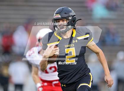 Thumbnail 2 in Carthage vs. Crandall (UIL 4A Division I Region III Regional Playoff) photogallery.
