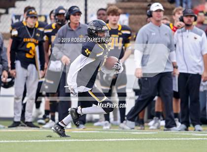 Thumbnail 1 in Carthage vs. Crandall (UIL 4A Division I Region III Regional Playoff) photogallery.