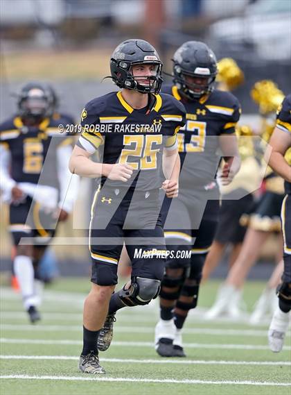Thumbnail 3 in Carthage vs. Crandall (UIL 4A Division I Region III Regional Playoff) photogallery.