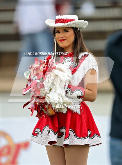 Thumbnail 1 in Carthage vs. Crandall (UIL 4A Division I Region III Regional Playoff) photogallery.