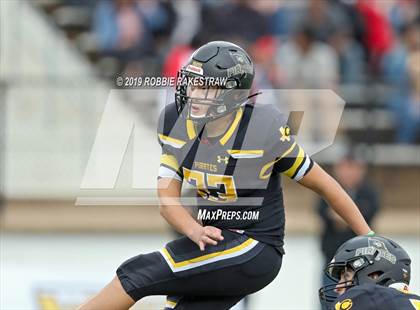 Thumbnail 2 in Carthage vs. Crandall (UIL 4A Division I Region III Regional Playoff) photogallery.