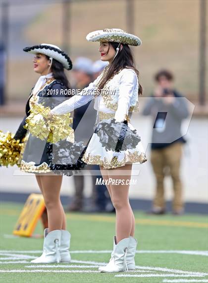 Thumbnail 1 in Carthage vs. Crandall (UIL 4A Division I Region III Regional Playoff) photogallery.