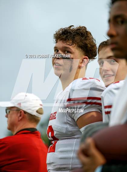 Thumbnail 3 in Carthage vs. Crandall (UIL 4A Division I Region III Regional Playoff) photogallery.