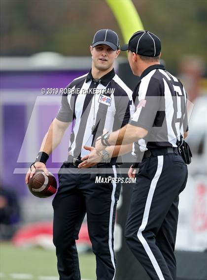 Thumbnail 3 in Carthage vs. Crandall (UIL 4A Division I Region III Regional Playoff) photogallery.