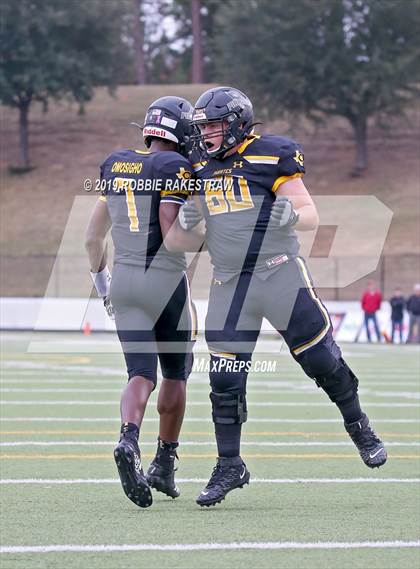 Thumbnail 2 in Carthage vs. Crandall (UIL 4A Division I Region III Regional Playoff) photogallery.