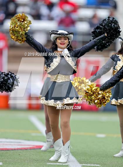Thumbnail 1 in Carthage vs. Crandall (UIL 4A Division I Region III Regional Playoff) photogallery.