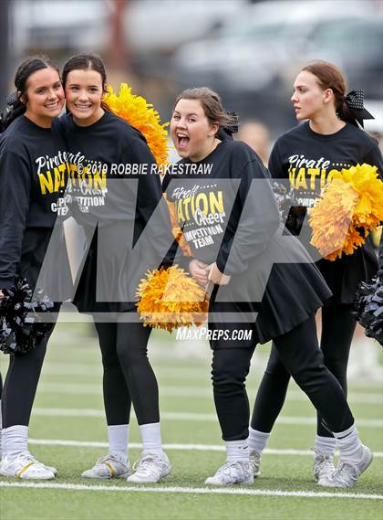Thumbnail 3 in Carthage vs. Crandall (UIL 4A Division I Region III Regional Playoff) photogallery.