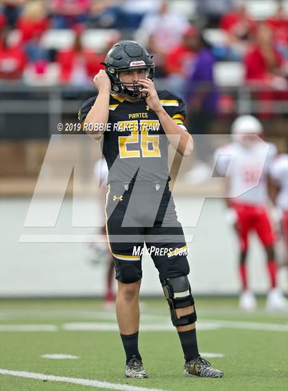 Thumbnail 3 in Carthage vs. Crandall (UIL 4A Division I Region III Regional Playoff) photogallery.