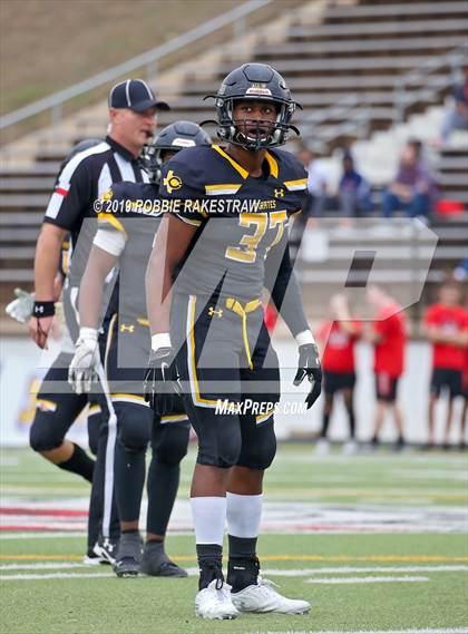 Thumbnail 2 in Carthage vs. Crandall (UIL 4A Division I Region III Regional Playoff) photogallery.