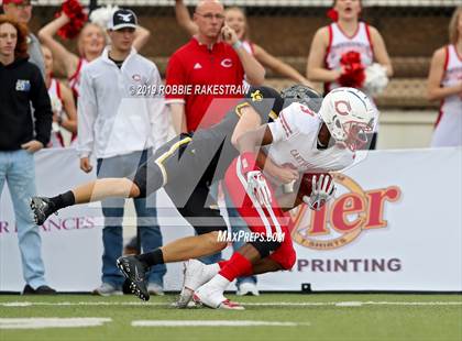 Thumbnail 1 in Carthage vs. Crandall (UIL 4A Division I Region III Regional Playoff) photogallery.