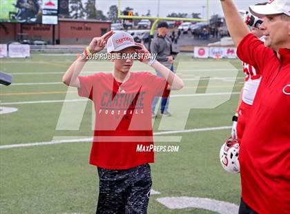 Thumbnail 2 in Carthage vs. Crandall (UIL 4A Division I Region III Regional Playoff) photogallery.