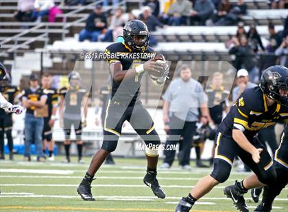 Thumbnail 2 in Carthage vs. Crandall (UIL 4A Division I Region III Regional Playoff) photogallery.