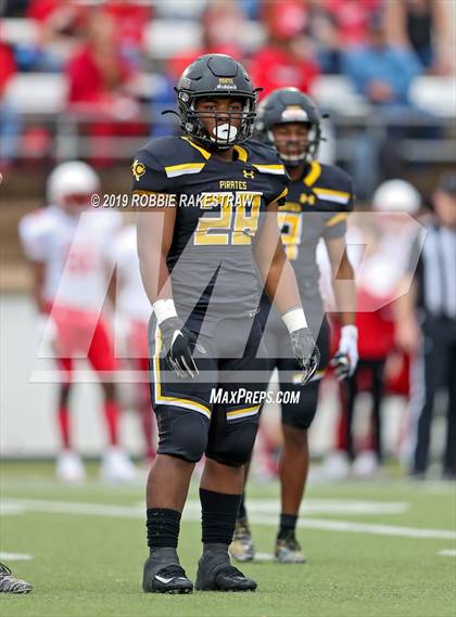 Thumbnail 1 in Carthage vs. Crandall (UIL 4A Division I Region III Regional Playoff) photogallery.