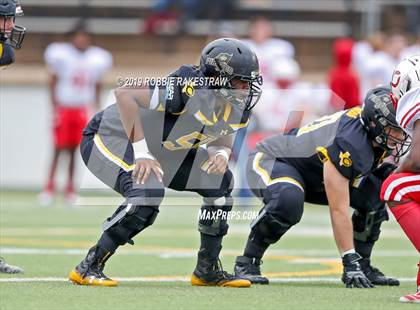 Thumbnail 2 in Carthage vs. Crandall (UIL 4A Division I Region III Regional Playoff) photogallery.