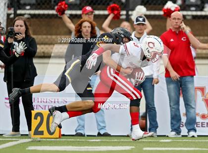 Thumbnail 3 in Carthage vs. Crandall (UIL 4A Division I Region III Regional Playoff) photogallery.