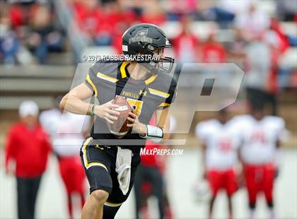 Thumbnail 3 in Carthage vs. Crandall (UIL 4A Division I Region III Regional Playoff) photogallery.