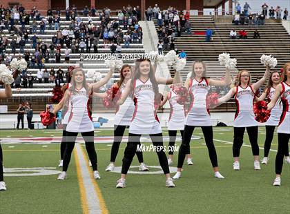 Thumbnail 2 in Carthage vs. Crandall (UIL 4A Division I Region III Regional Playoff) photogallery.