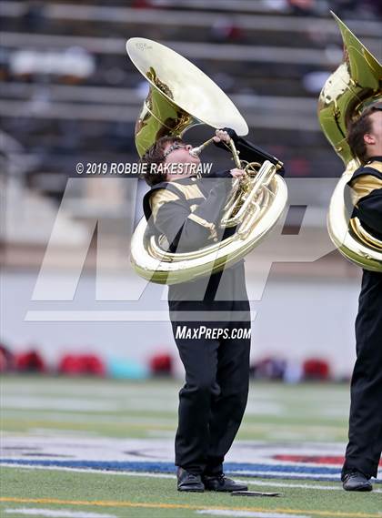 Thumbnail 3 in Carthage vs. Crandall (UIL 4A Division I Region III Regional Playoff) photogallery.