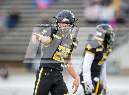 Thumbnail 3 in Carthage vs. Crandall (UIL 4A Division I Region III Regional Playoff) photogallery.