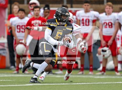 Thumbnail 3 in Carthage vs. Crandall (UIL 4A Division I Region III Regional Playoff) photogallery.