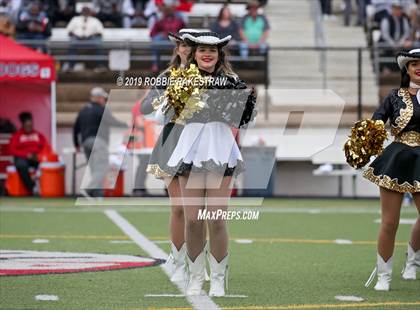 Thumbnail 3 in Carthage vs. Crandall (UIL 4A Division I Region III Regional Playoff) photogallery.