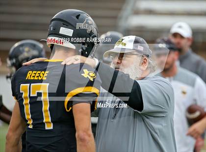 Thumbnail 3 in Carthage vs. Crandall (UIL 4A Division I Region III Regional Playoff) photogallery.