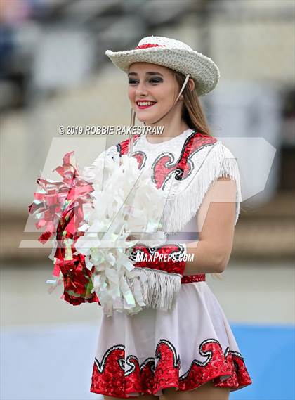 Thumbnail 3 in Carthage vs. Crandall (UIL 4A Division I Region III Regional Playoff) photogallery.