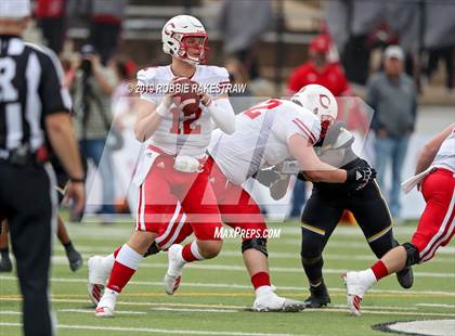 Thumbnail 2 in Carthage vs. Crandall (UIL 4A Division I Region III Regional Playoff) photogallery.