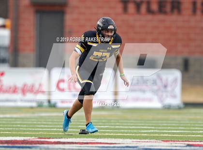 Thumbnail 3 in Carthage vs. Crandall (UIL 4A Division I Region III Regional Playoff) photogallery.