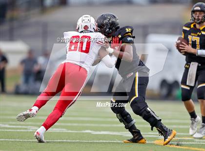 Thumbnail 1 in Carthage vs. Crandall (UIL 4A Division I Region III Regional Playoff) photogallery.