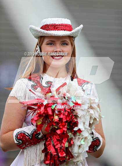 Thumbnail 1 in Carthage vs. Crandall (UIL 4A Division I Region III Regional Playoff) photogallery.