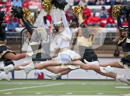 Thumbnail 1 in Carthage vs. Crandall (UIL 4A Division I Region III Regional Playoff) photogallery.