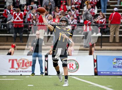 Thumbnail 1 in Carthage vs. Crandall (UIL 4A Division I Region III Regional Playoff) photogallery.