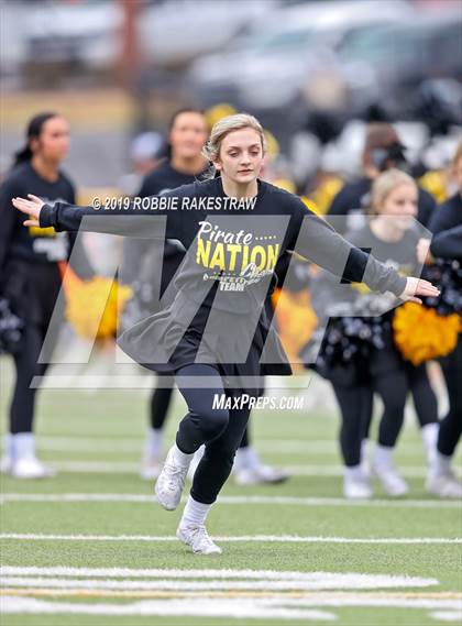 Thumbnail 1 in Carthage vs. Crandall (UIL 4A Division I Region III Regional Playoff) photogallery.