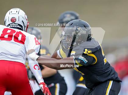 Thumbnail 2 in Carthage vs. Crandall (UIL 4A Division I Region III Regional Playoff) photogallery.