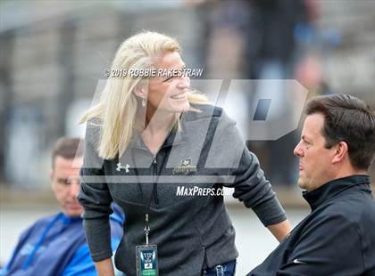 Thumbnail 1 in Carthage vs. Crandall (UIL 4A Division I Region III Regional Playoff) photogallery.