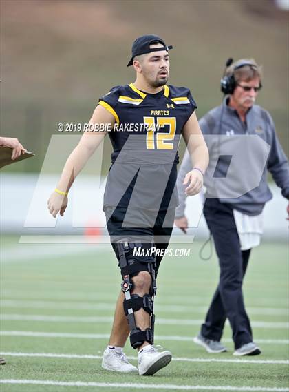 Thumbnail 2 in Carthage vs. Crandall (UIL 4A Division I Region III Regional Playoff) photogallery.