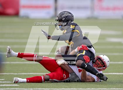 Thumbnail 1 in Carthage vs. Crandall (UIL 4A Division I Region III Regional Playoff) photogallery.