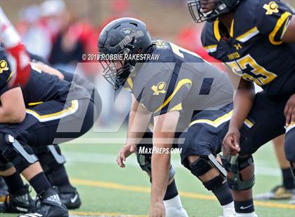 Thumbnail 2 in Carthage vs. Crandall (UIL 4A Division I Region III Regional Playoff) photogallery.