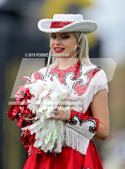 Thumbnail 2 in Carthage vs. Crandall (UIL 4A Division I Region III Regional Playoff) photogallery.