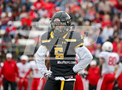 Thumbnail 2 in Carthage vs. Crandall (UIL 4A Division I Region III Regional Playoff) photogallery.
