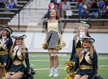 Thumbnail 3 in Carthage vs. Crandall (UIL 4A Division I Region III Regional Playoff) photogallery.