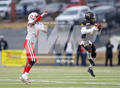 Thumbnail 2 in Carthage vs. Crandall (UIL 4A Division I Region III Regional Playoff) photogallery.